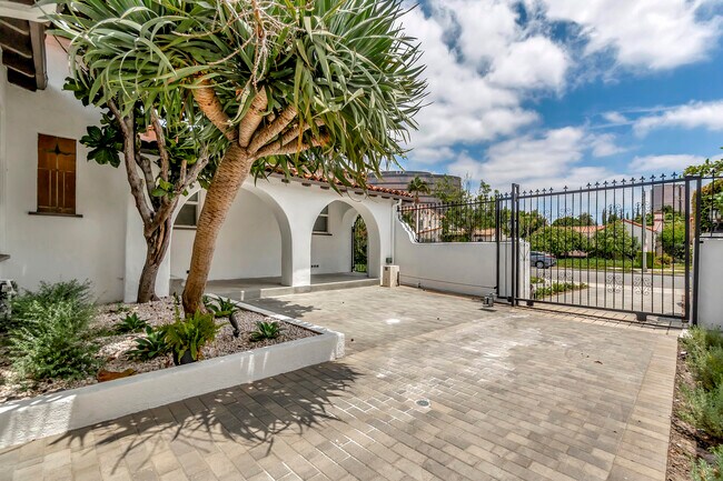 Building Photo - 223 S Le Doux Rd