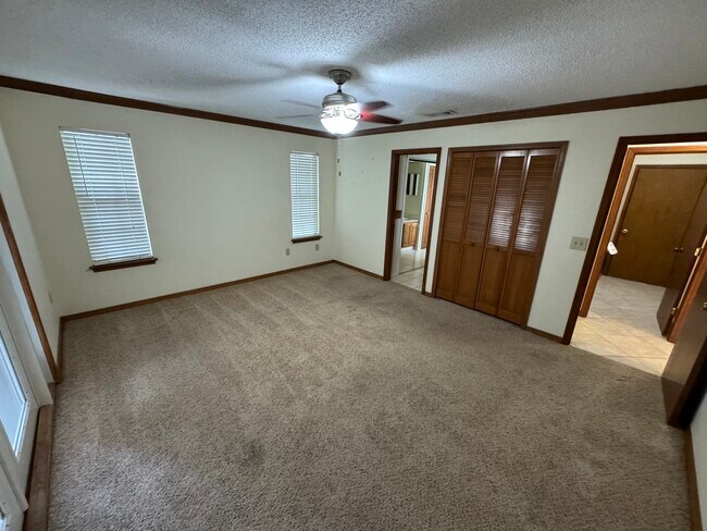 Building Photo - 1003 Chesterfield Cir
