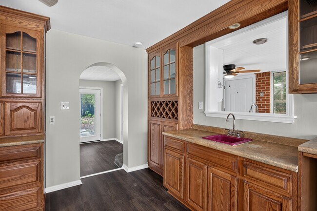 Building Photo - 1521 Randee Dr