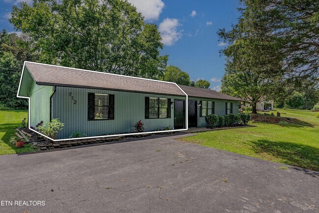 Building Photo - 712 Cooper Rd