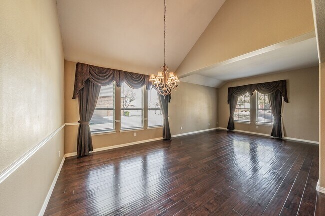 Building Photo - 3504 Oliver Dr