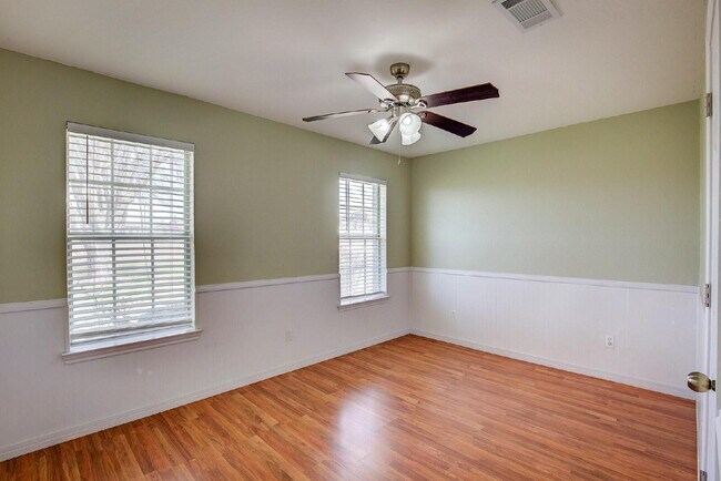 Building Photo - Updated 3 Bedroom Home with a Barn on 2.5 Acres!