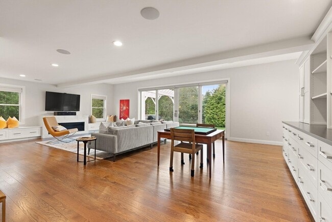 Building Photo - 25 Saddle Club Rd