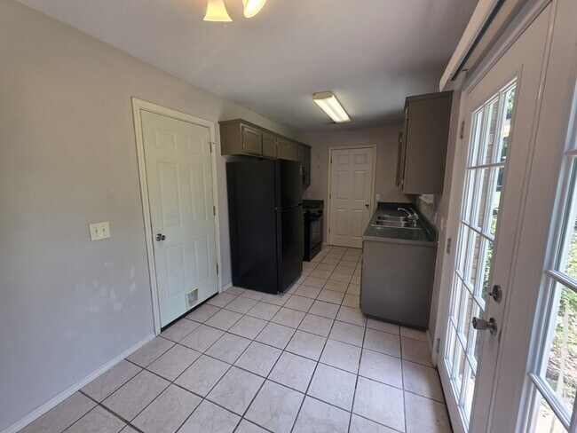 Building Photo - 38 Burnett Cir