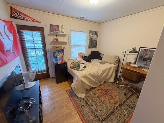Building Photo - 42 N Breese Terrace