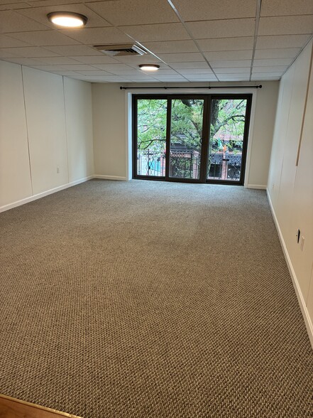 Living room - 34 Central St