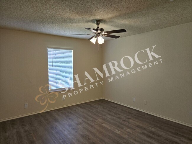 Building Photo - 2/2 Duplex near Hwy 77!