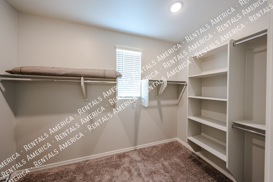 Building Photo - 16215 W Camino de Oro