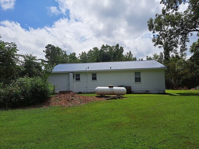 Building Photo - 136 Dowtin St