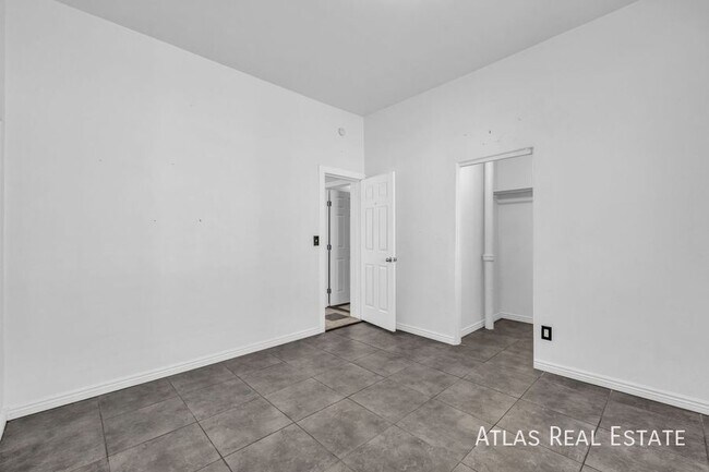 Building Photo - 853 Emeril Ave