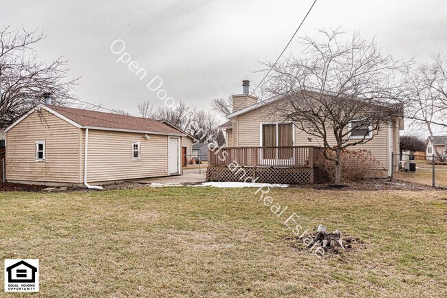 Building Photo - Charming 3 Bedroom Home with Fantastic Outdoor Space - Animals Welcome!