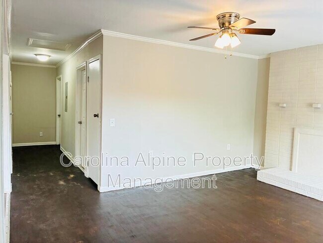 Building Photo - 1320 Kenly St