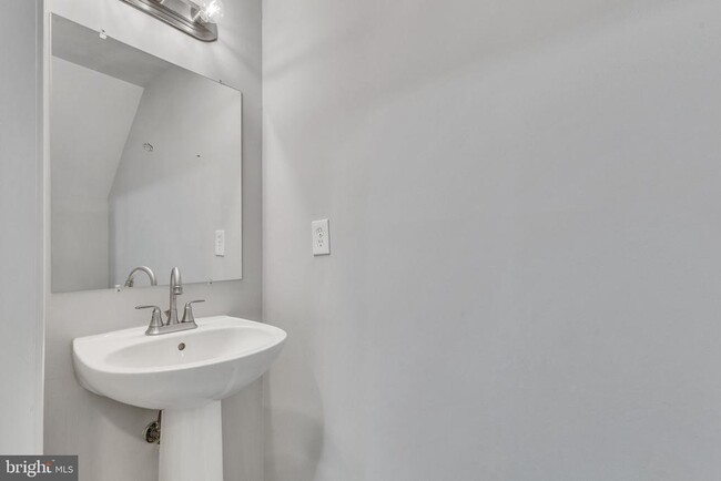 Building Photo - 5980 Kimberly Anne Way