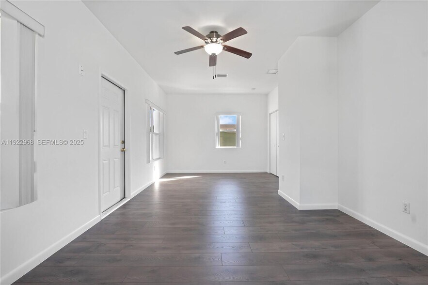 Building Photo - 5610 SW 43rd St