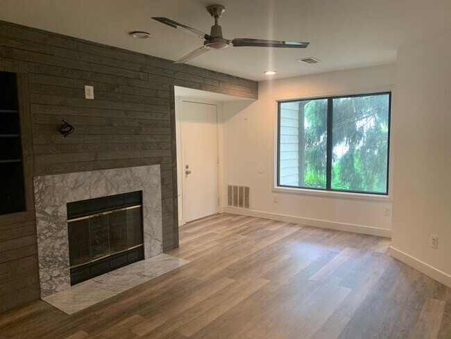 Building Photo - 2-Bedroom, 2-Bath Condo for Rent