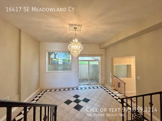 Building Photo - 16417 SE Meadowland Ct