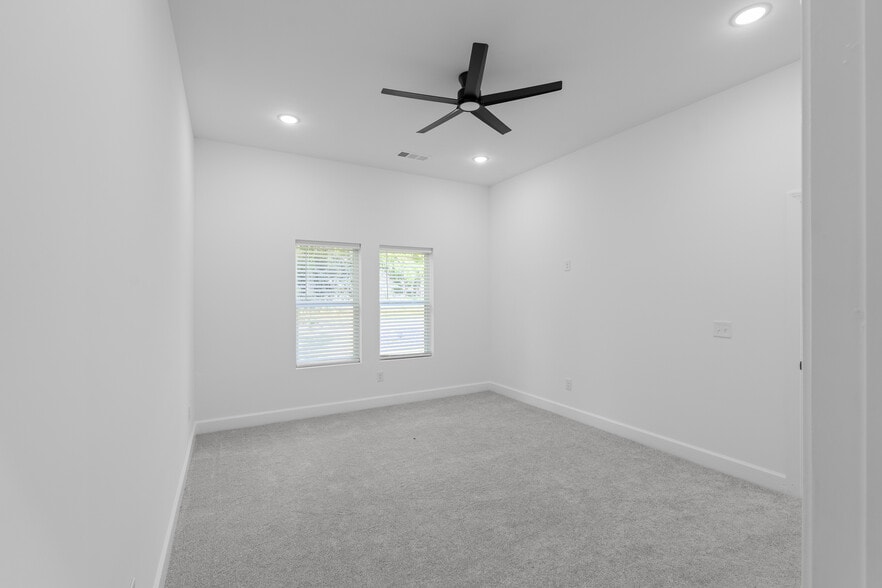 Building Photo - 101 Howell Dr SW