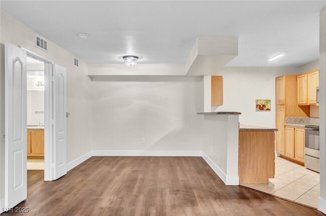 Building Photo - 5055 W Hacienda Ave