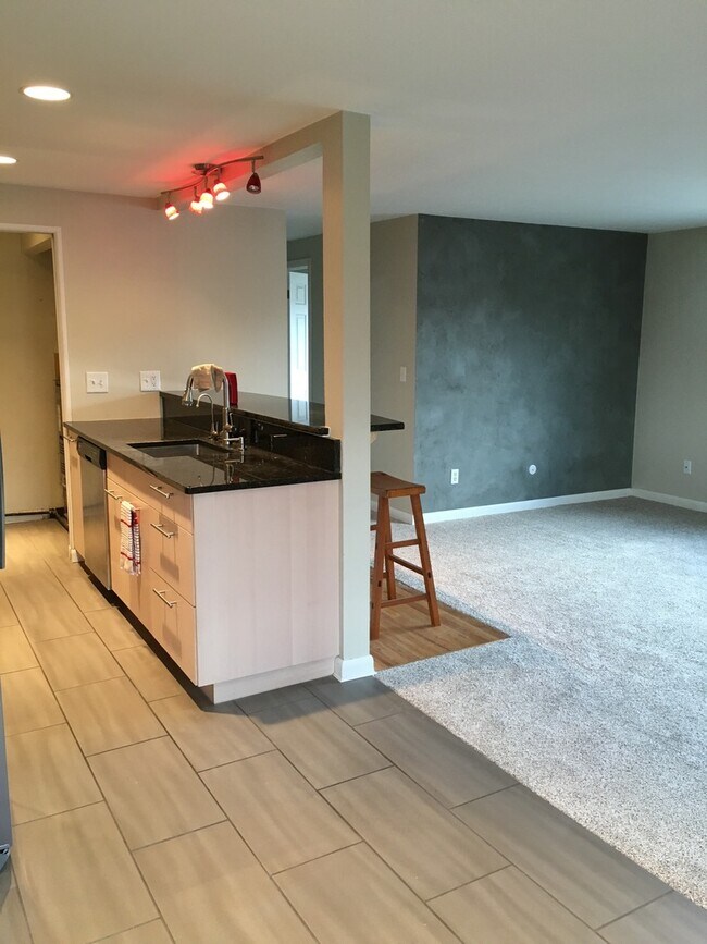 Building Photo - Lovely 2 bed 1 Bath Townhome in park-like setting in Boulder. - Available July 6th!