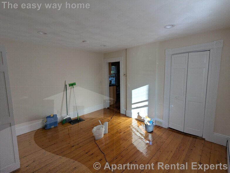 Building Photo - 40 Chester St