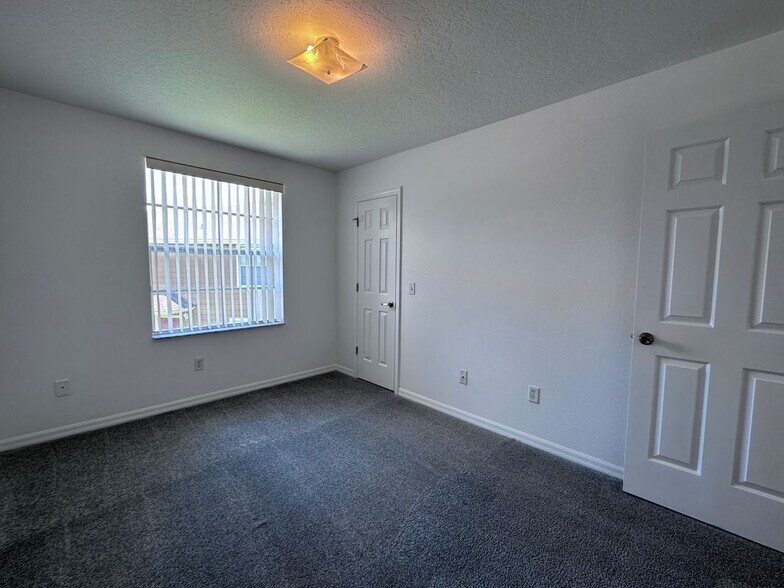 Building Photo - 307 Coconut Palm Way