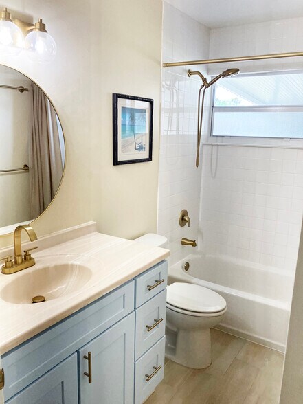 Building Photo - 913 Schumann Dr