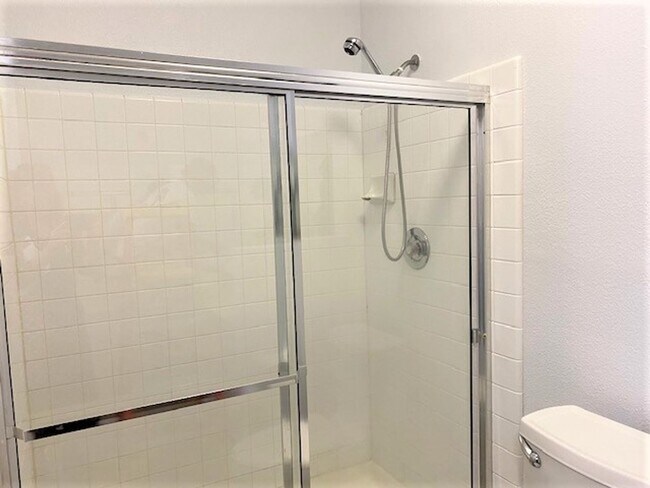 Building Photo - Wonderful Condo in Sabre Hills