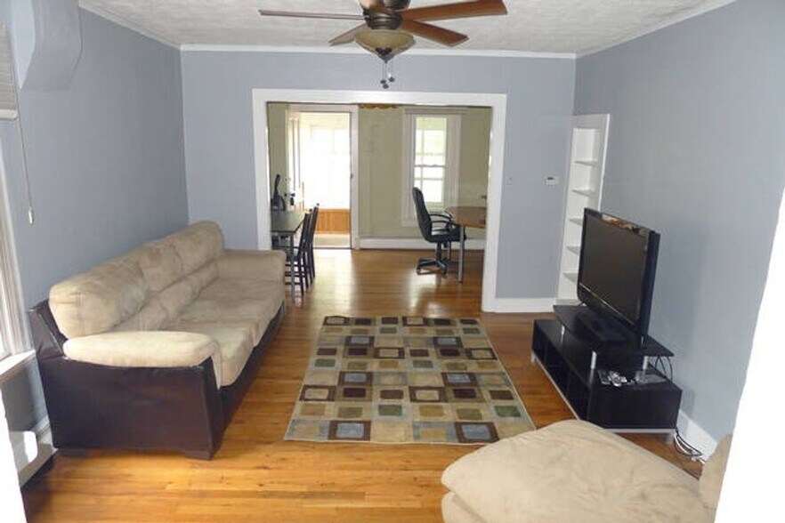 Building Photo - 1530 Pine St