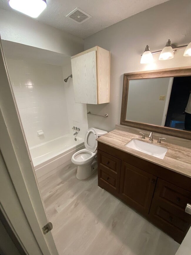 Building Photo - 4634 Country Creek Dr