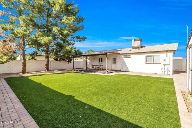 Building Photo - 449 E Harmony Ave