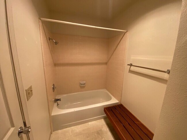 Building Photo - 15 Glen Lake Dr