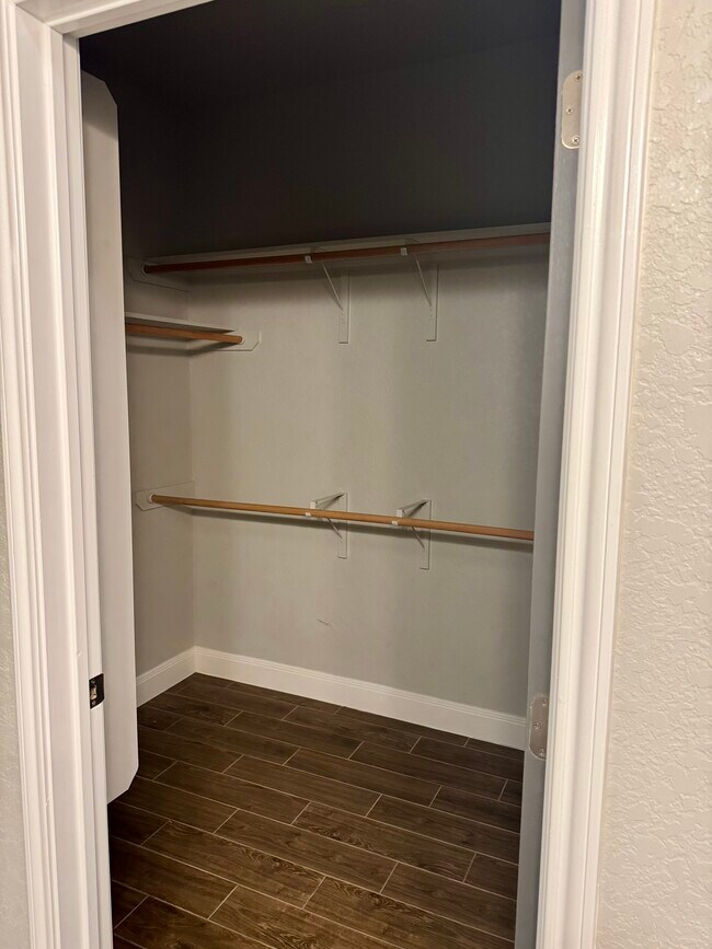 Building Photo - 124 Parkcrest