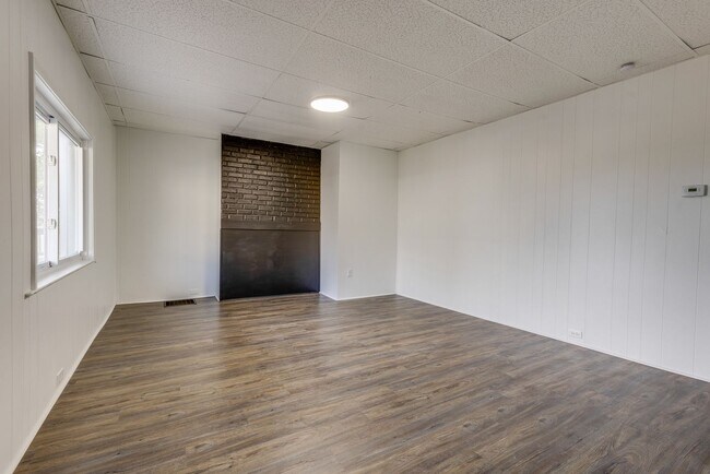 Building Photo - Available August 2026 - Fully Renovated 2 Bedroom in AMAZING Location!!