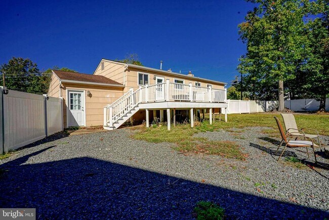 Building Photo - 1600 Holly Pkwy