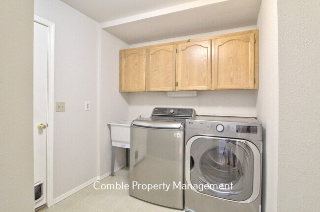 Building Photo - 23228 NE 21st Pl