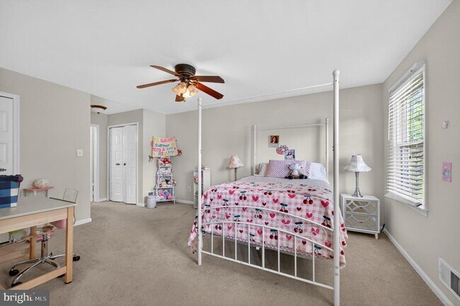 Building Photo - 8815 Newport Ct