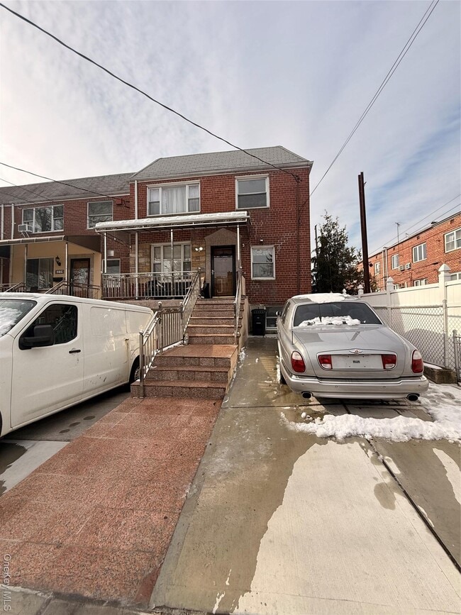 Building Photo - 61-12 70th St