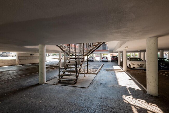Building Photo - 3121 Speedway