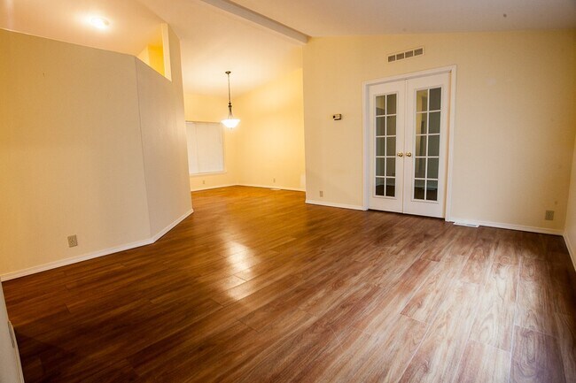 Building Photo - 4040 Summitview Dr