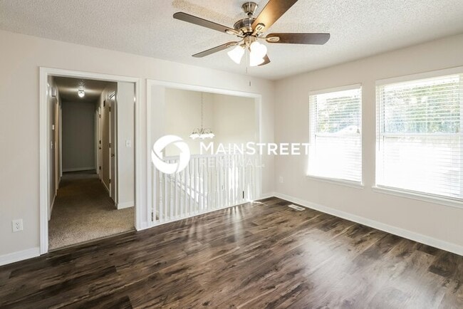 Building Photo - 4 Bedroom Pet-Friendly Home in KANSAS CITY, MO with Main Street Renewal