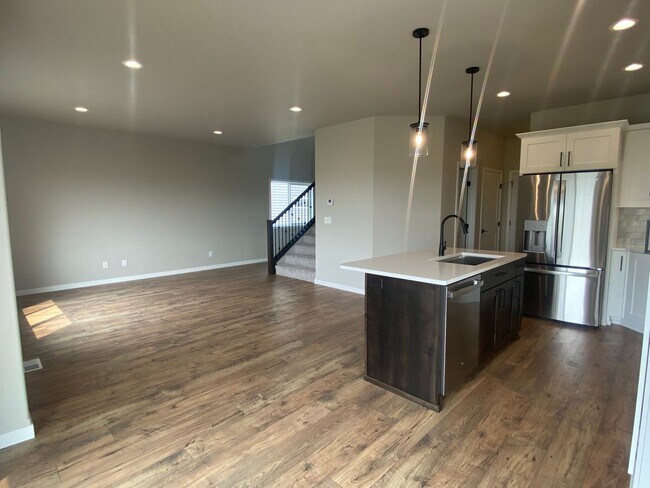 Building Photo - 2232 Griffin Dr S