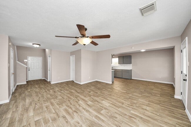 Building Photo - 3919 Vauxhall Dr S