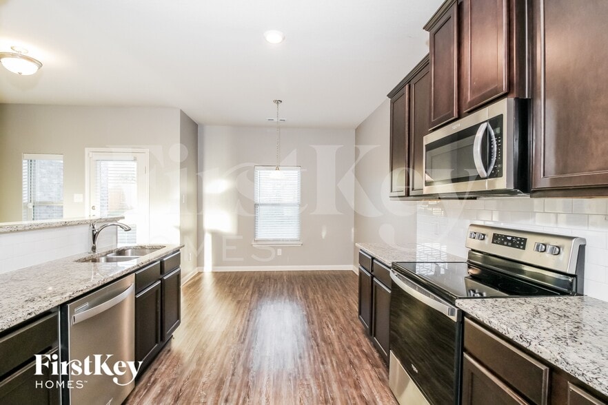 Building Photo - 5401 Zara Dr