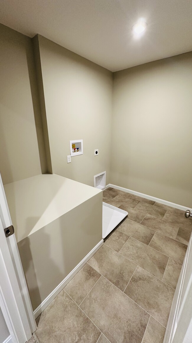 Building Photo - 2075 Wild Berry Wy