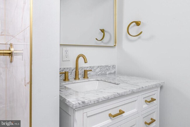 Building Photo - 3547 Finlaw Ave