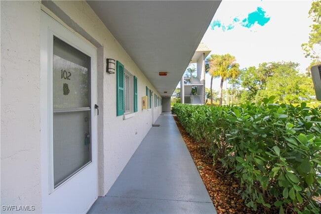 Building Photo - 5635 Rattlesnake Hammock Rd