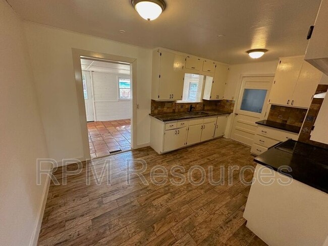 Building Photo - 2136 Carlton Way