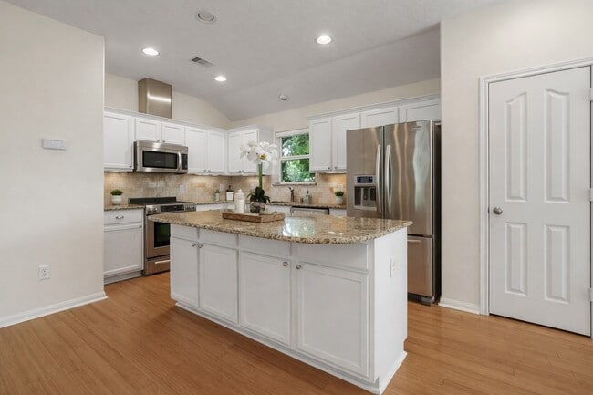 Building Photo - 603 A St