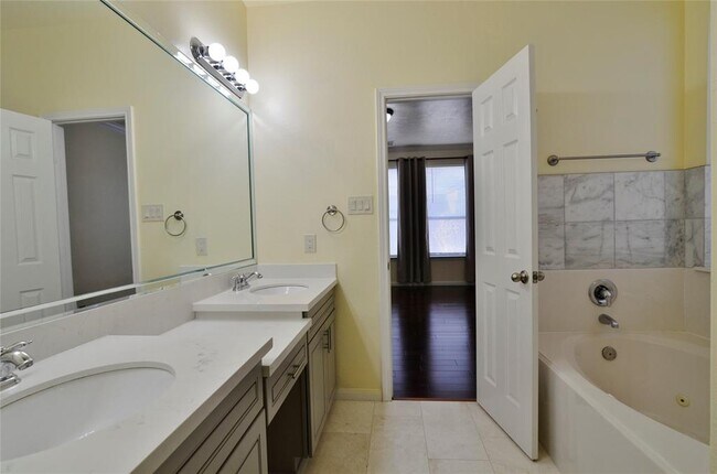 Building Photo - 7430 Boxwood Ridge Ln