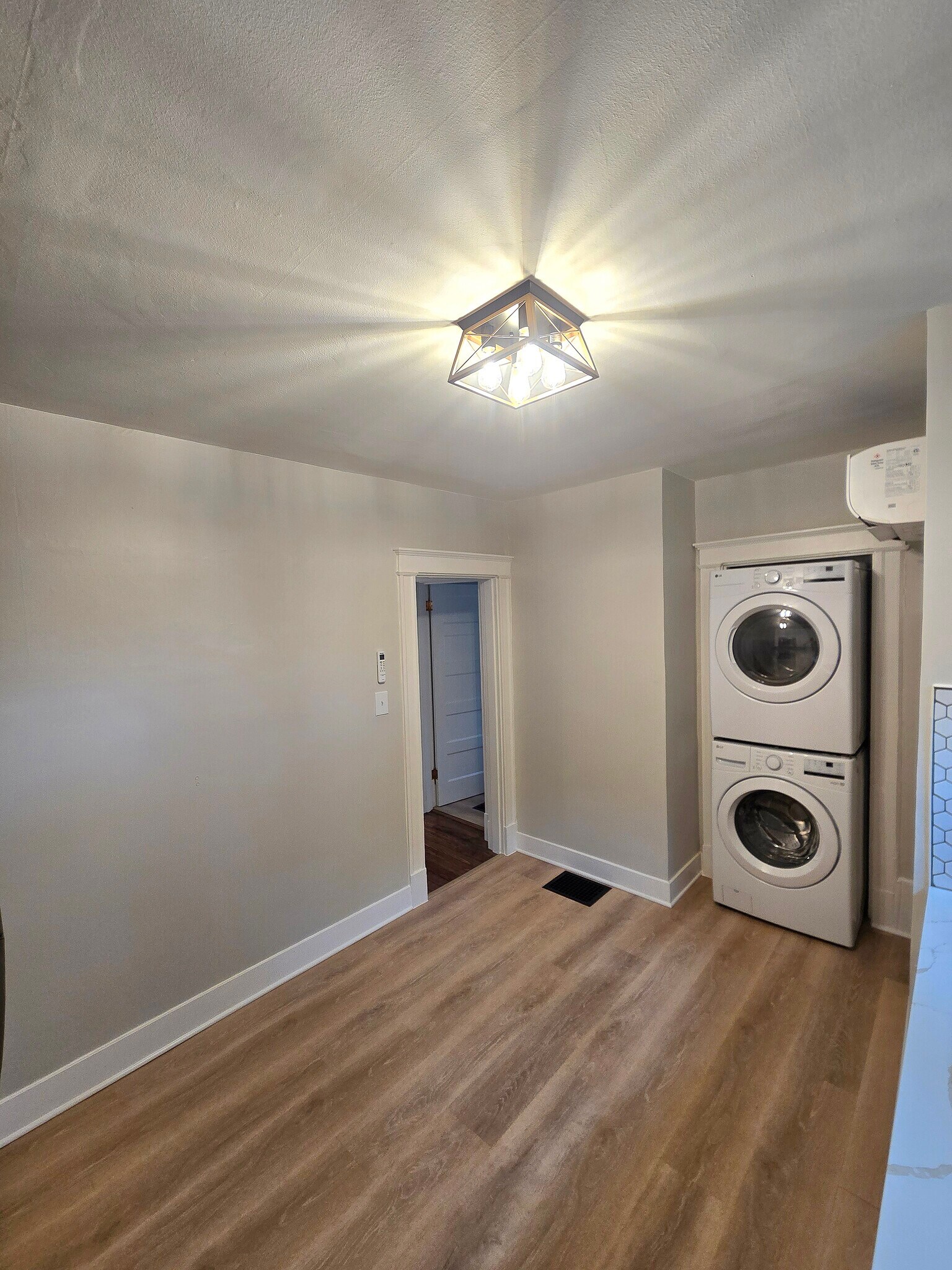 Building Photo - 2032 Elm Ave